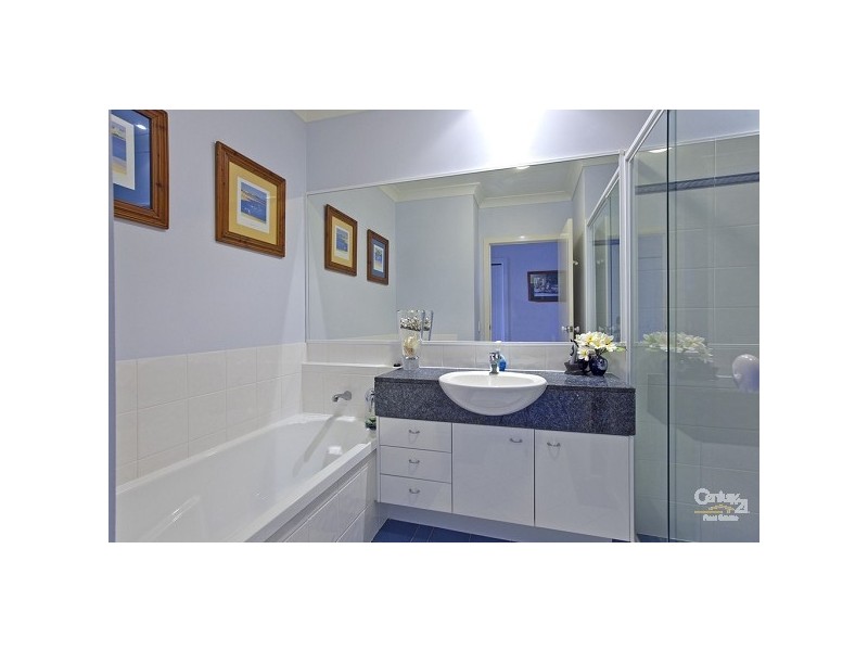 Unit 50 The Anchorage Masthead Drive, Raby Bay QLD 4163