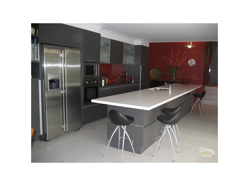 28 Clearwater St, Ormiston QLD 4160