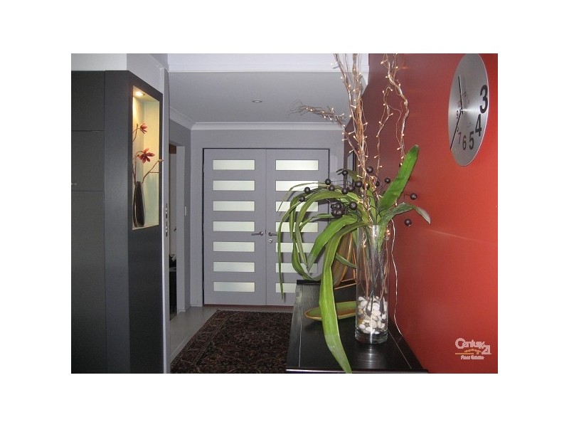 28 Clearwater St, Ormiston QLD 4160