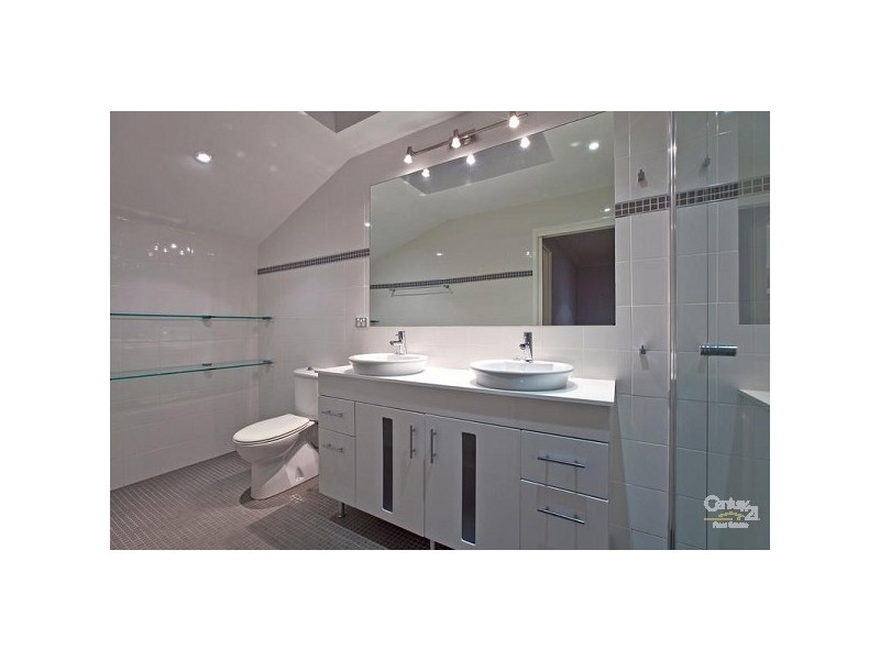 28 Clearwater St, Ormiston QLD 4160