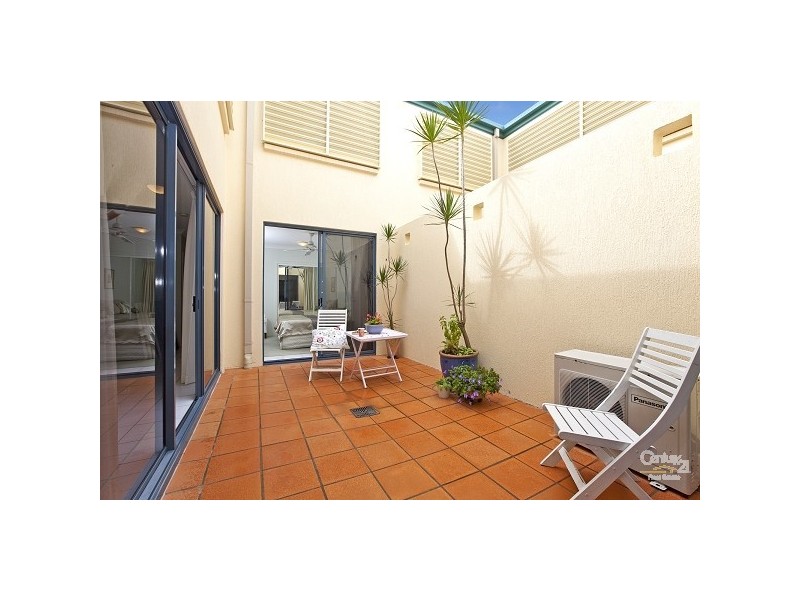 12/18 The Anchorage, Masthead Drive, Raby Bay QLD 4163