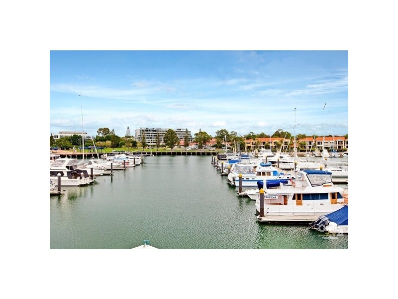 12/18 The Anchorage, Masthead Drive, Raby Bay QLD 4163