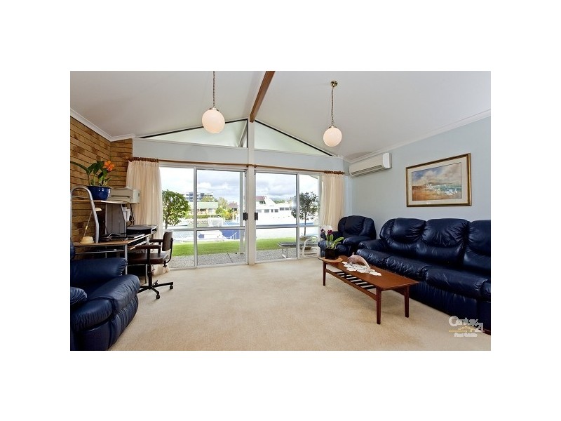 21 Compass crt,, Raby Bay QLD 4163