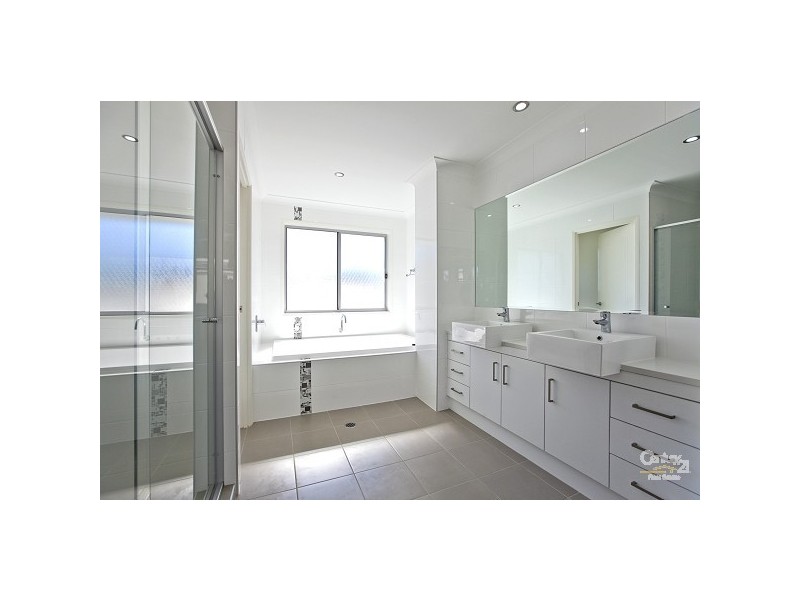 12 Thistle St, Ormiston QLD 4160