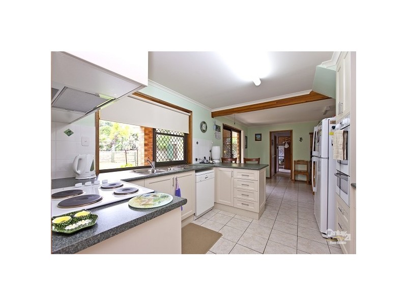 215 Mooroondu Rd, Thorneside QLD 4158