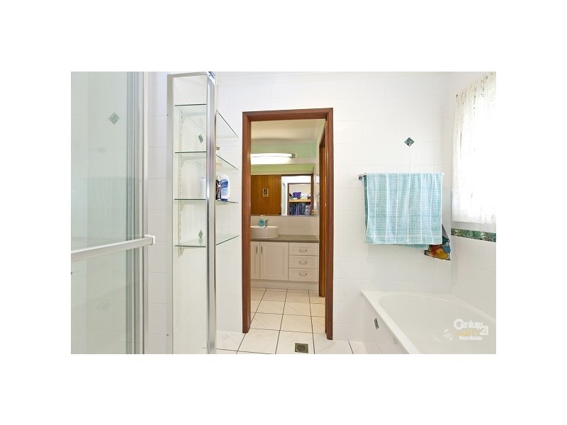 215 Mooroondu Rd, Thorneside QLD 4158