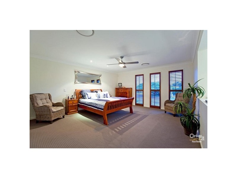 18 Broadwater Terrace, Redland Bay QLD 4165