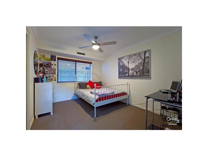 18 Broadwater Terrace, Redland Bay QLD 4165