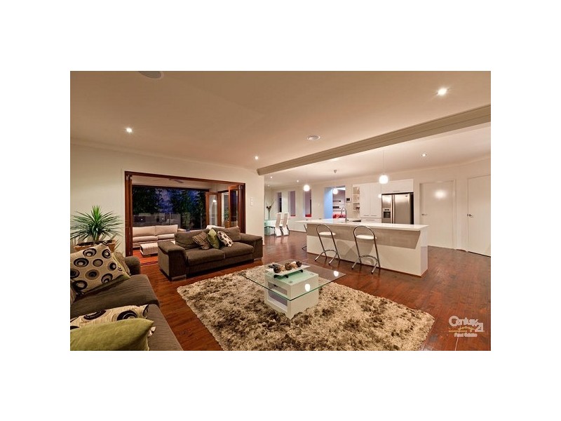 13 Highland St, Redland Bay QLD 4165