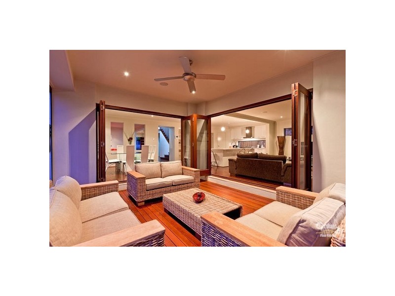 13 Highland St, Redland Bay QLD 4165