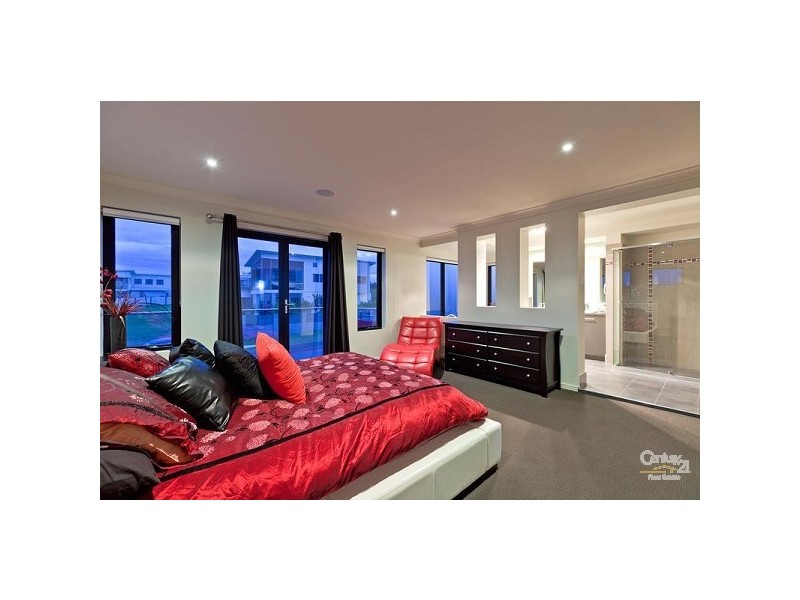 13 Highland St, Redland Bay QLD 4165