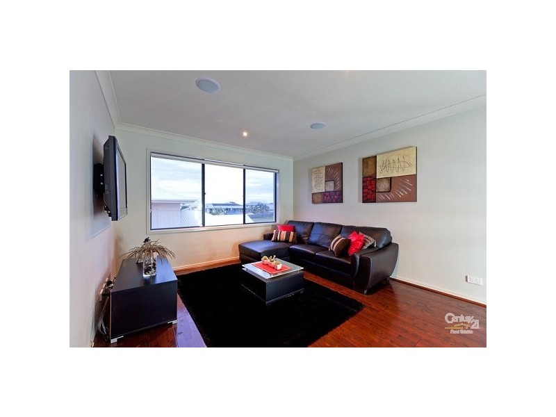 13 Highland St, Redland Bay QLD 4165