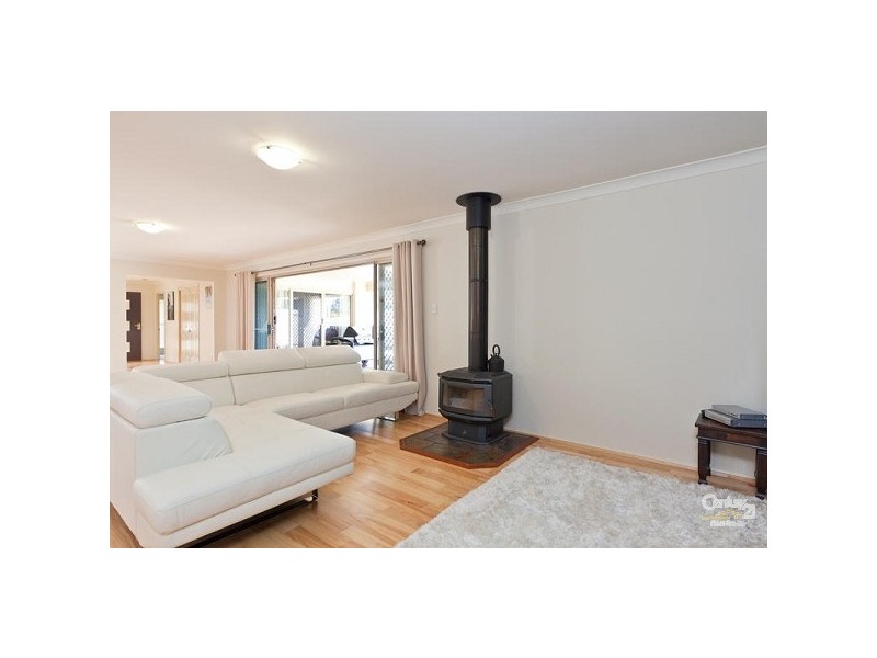 9 Mervyn Crescent, Redland Bay QLD 4165