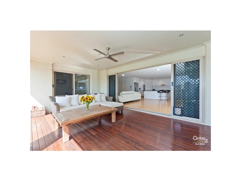 9 Mervyn Crescent, Redland Bay QLD 4165