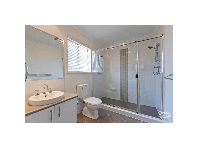 9 Mervyn Crescent, Redland Bay QLD 4165