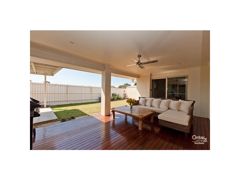 9 Mervyn Crescent, Redland Bay QLD 4165