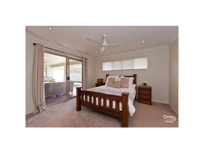 9 Mervyn Crescent, Redland Bay QLD 4165