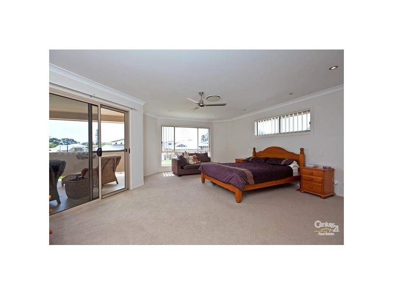 77 Beachcrest Road, Wellington Point QLD 4160