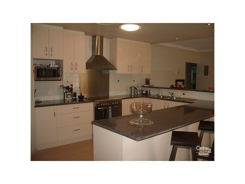 8 Aquila St, Redland Bay QLD 4165