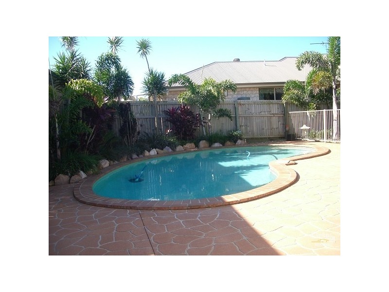 8 Aquila St, Redland Bay QLD 4165