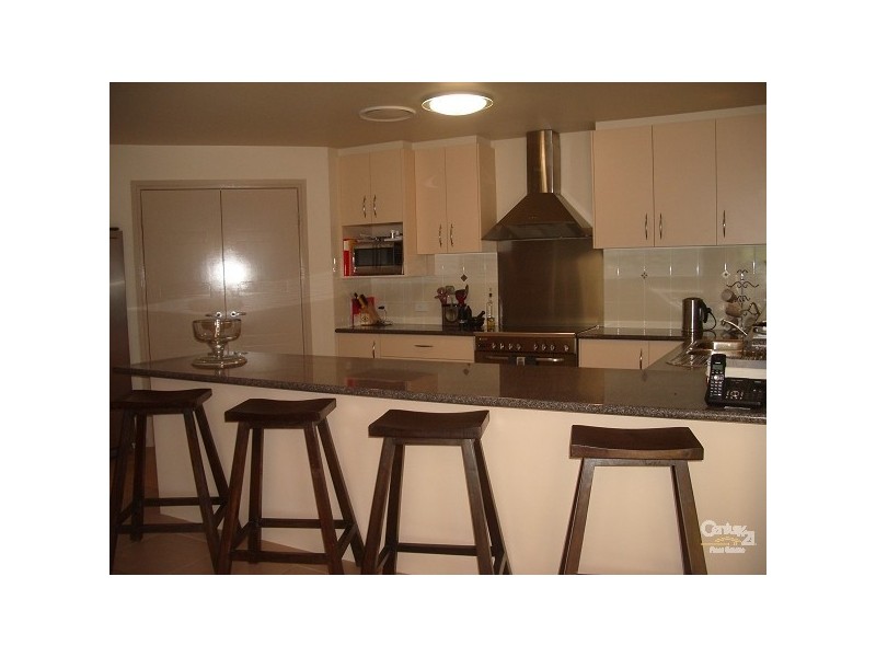 8 Aquila St, Redland Bay QLD 4165