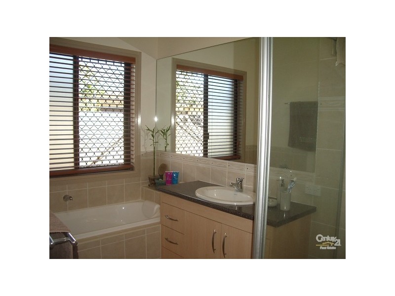 8 Aquila St, Redland Bay QLD 4165