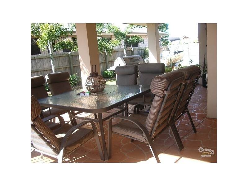 8 Aquila St, Redland Bay QLD 4165