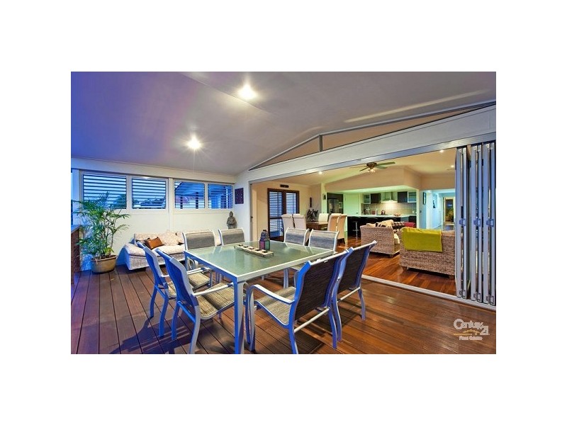 18 Broadwater Terrace, Redland Bay QLD 4165