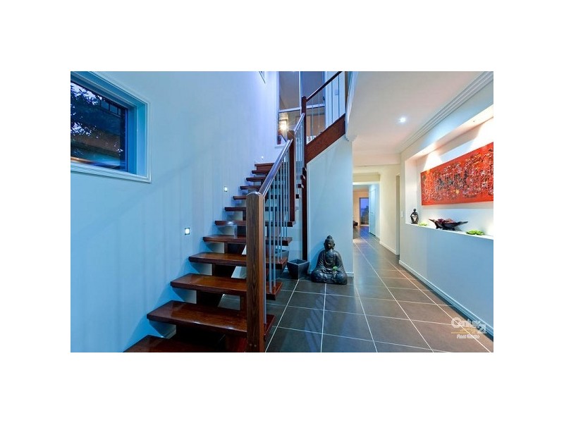 18 Broadwater Terrace, Redland Bay QLD 4165