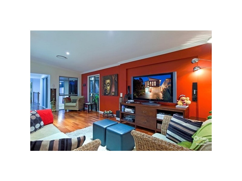 18 Broadwater Terrace, Redland Bay QLD 4165