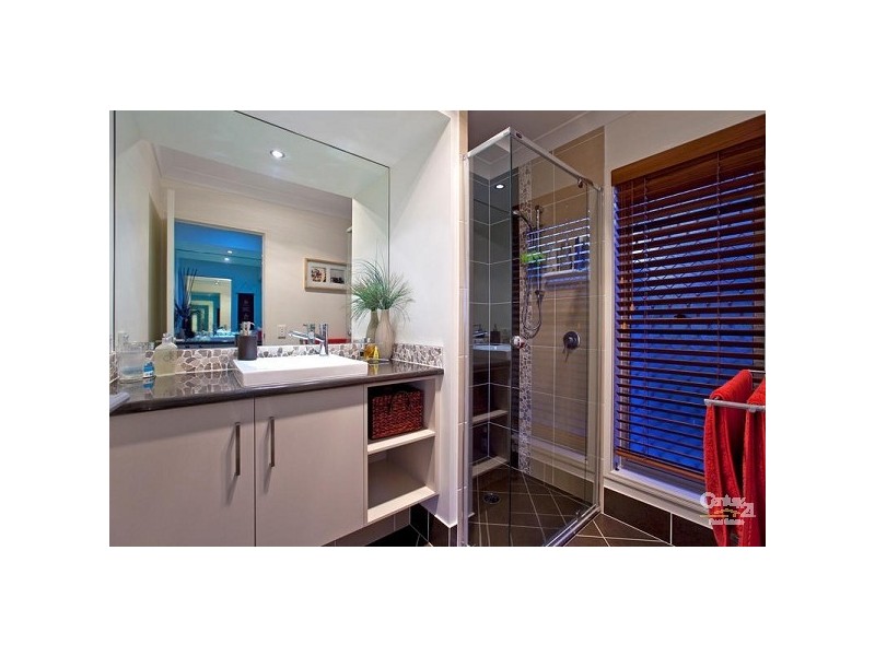 18 Broadwater Terrace, Redland Bay QLD 4165