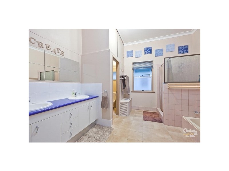 38 Blackwood Rd, Manly West QLD 4179