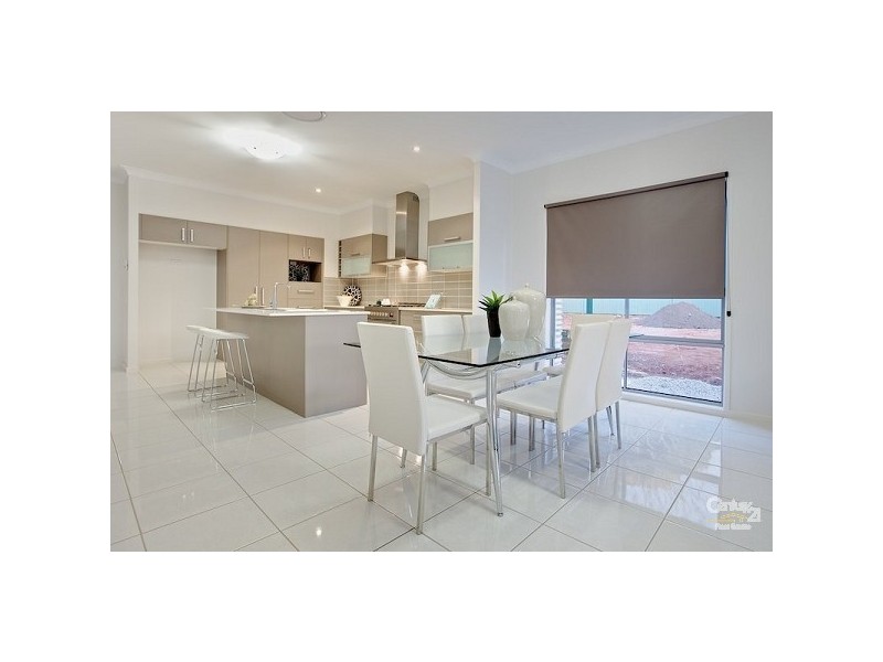 10 Shamrock Street, Ormiston QLD 4160