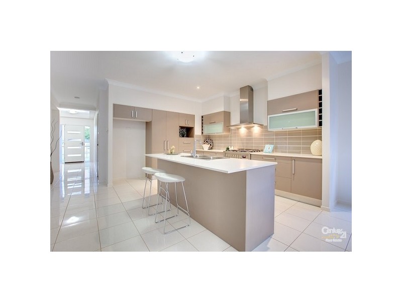 10 Shamrock Street, Ormiston QLD 4160