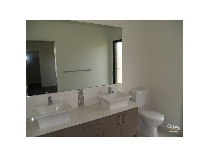 18 Valencia Springs Drive, Redland Bay QLD 4165