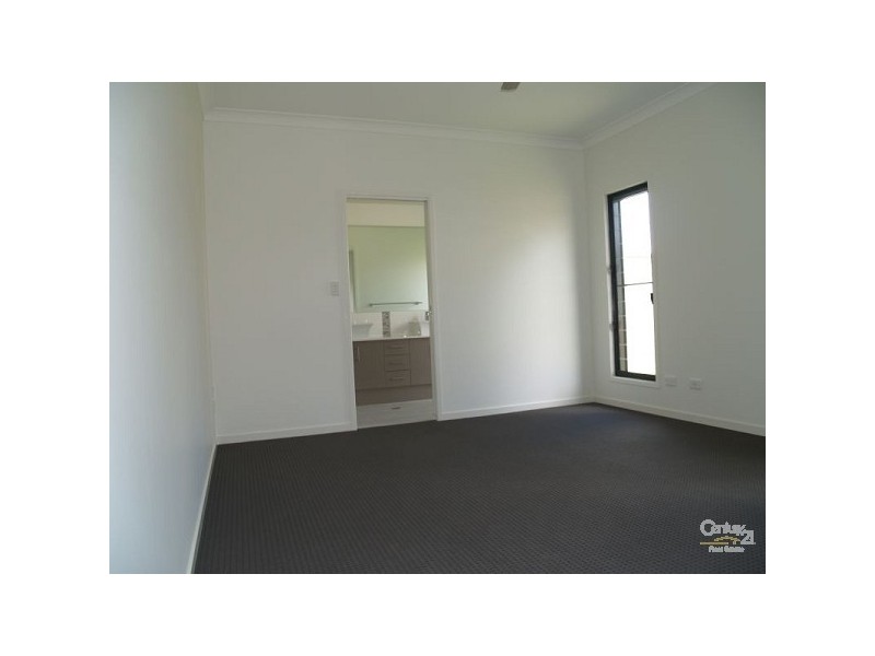 18 Valencia Springs Drive, Redland Bay QLD 4165