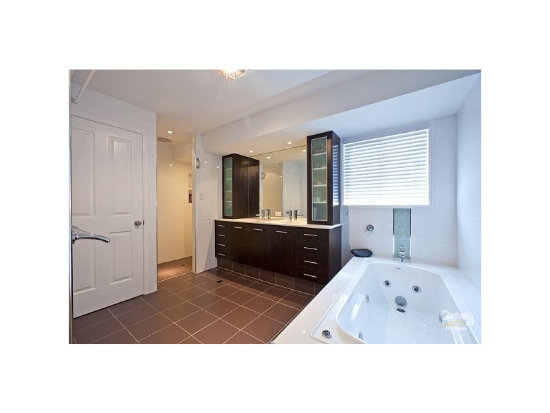 1 Folkestone Court, Wellington Point QLD 4160