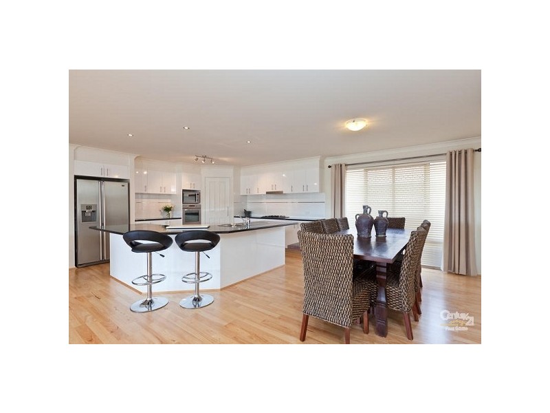 9 Mervyn Cr, Redland Bay QLD 4165