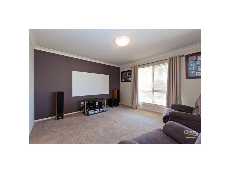 9 Mervyn Cr, Redland Bay QLD 4165