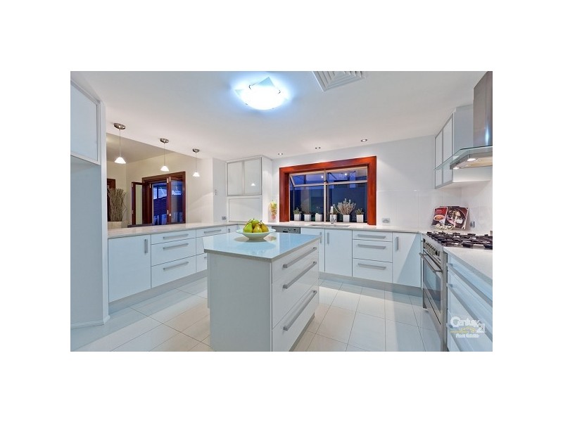 1 Carling Court, Raby Bay QLD 4163