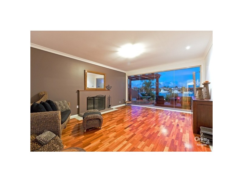 1 Carling Court, Raby Bay QLD 4163