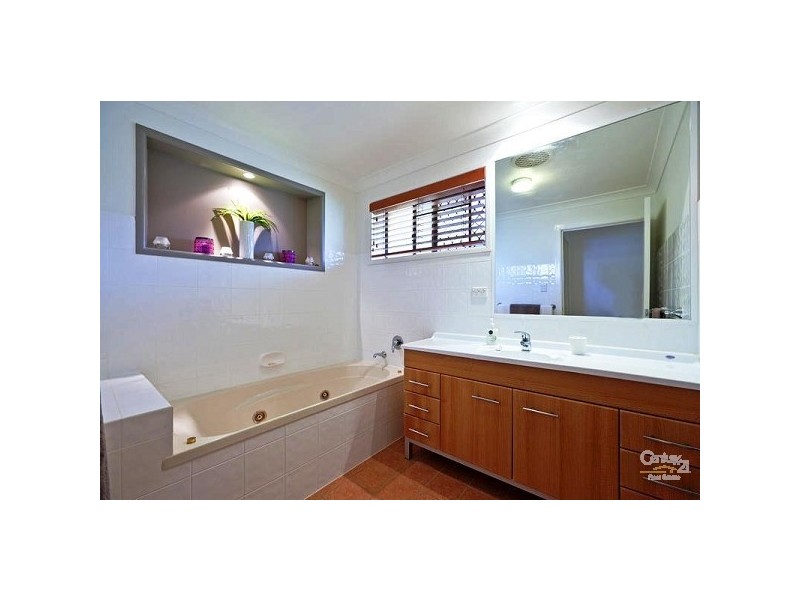 32 – 34 Rose Street, Ormiston QLD 4160