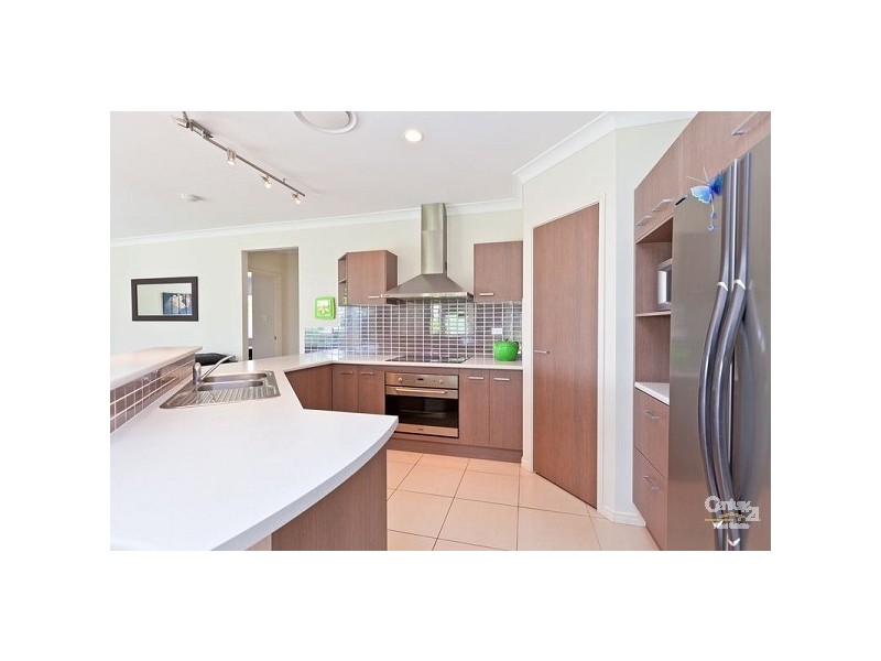 9 Aquila Street, Redland Bay QLD 4165