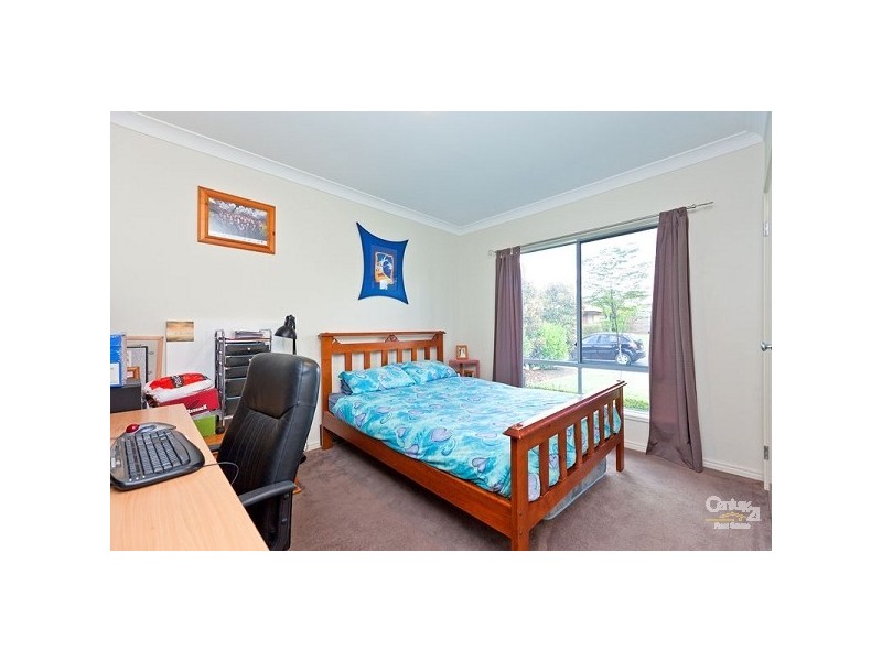 9 Aquila Street, Redland Bay QLD 4165