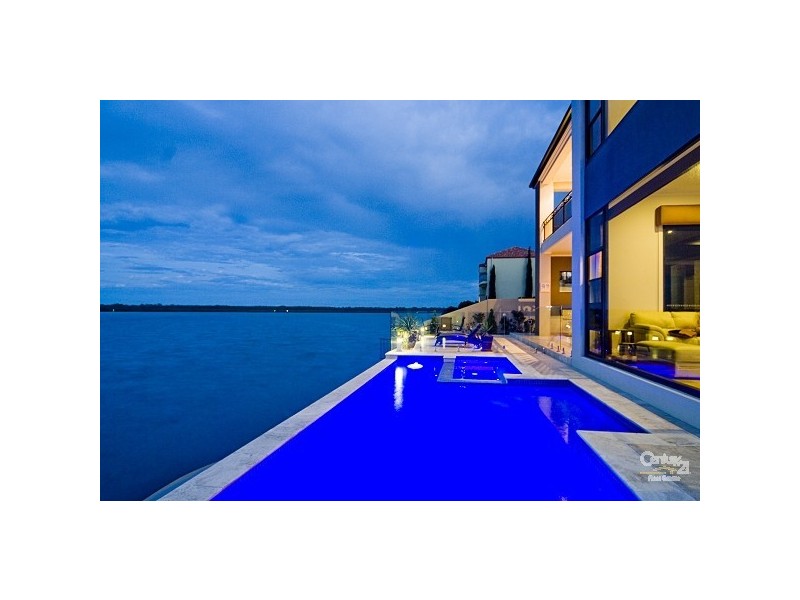 Sovereign Islands QLD 4216