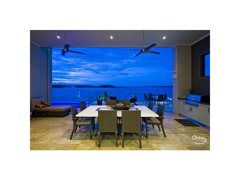 Sovereign Islands QLD 4216