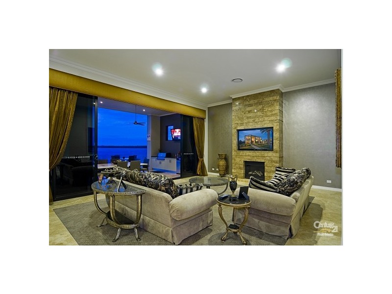 Sovereign Islands QLD 4216