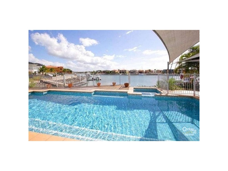 4 Raby Bay Boulevarde, Raby Bay QLD 4163