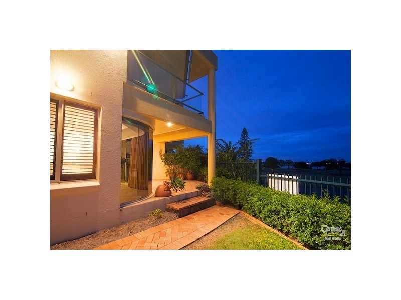 8/20 Mainsail Street,, Birkdale QLD 4159