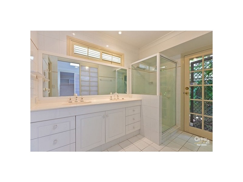 15 Mainroyal Crt, Raby Bay QLD 4163